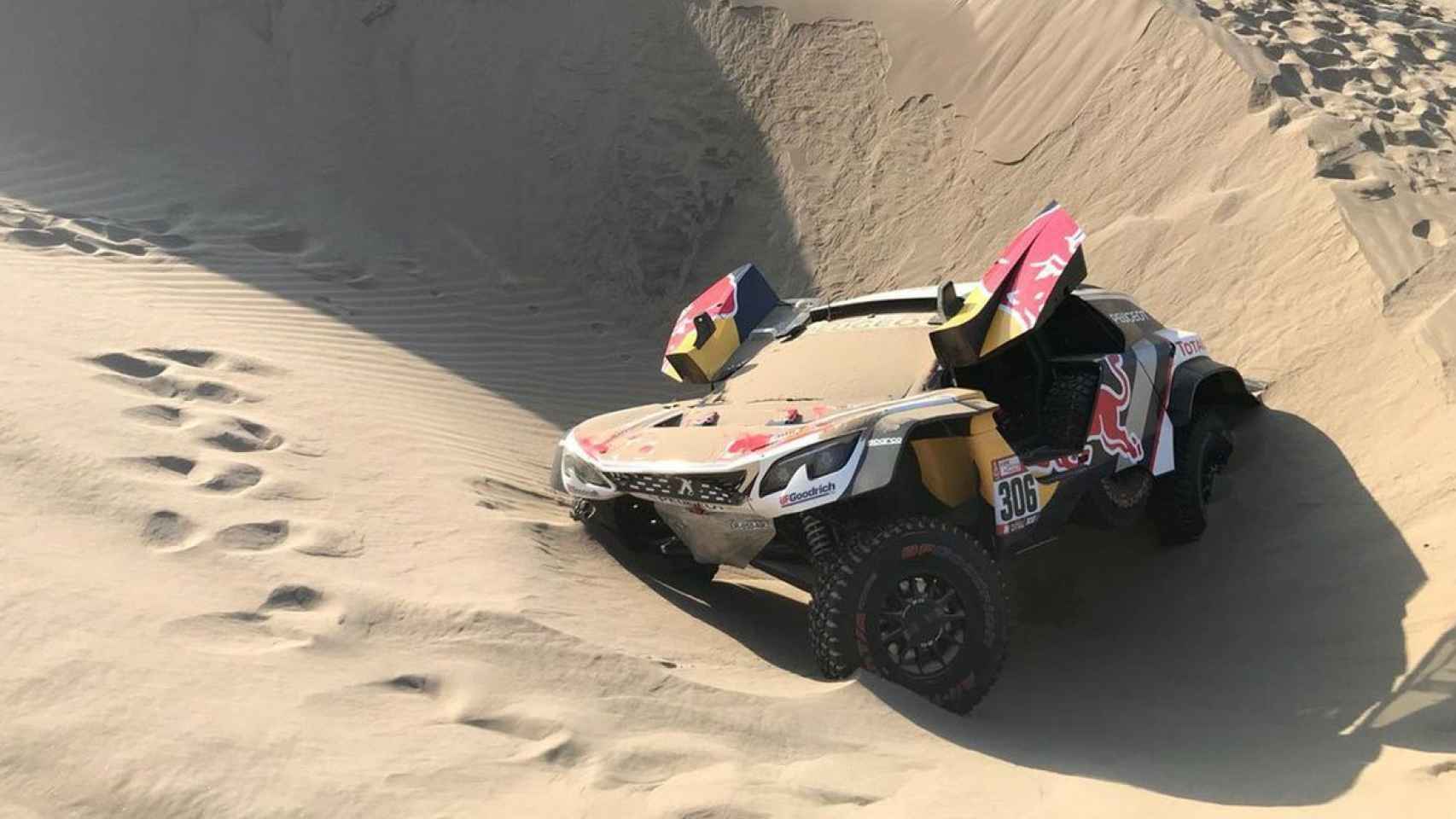 Así quedó el Peugeot de Sébastien Loeb en el desierto de Atacama en 2018.
