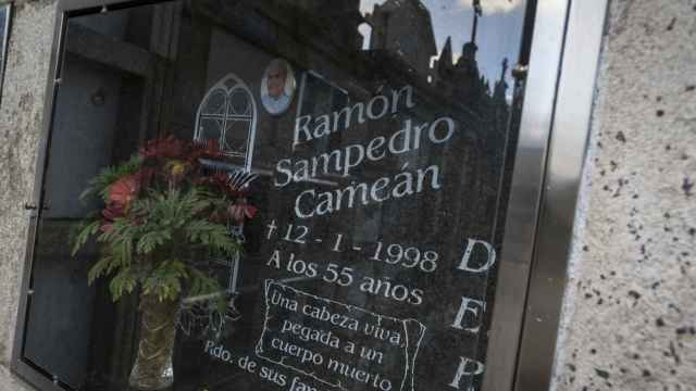Tumba de Ramón Sampedro, quien hace dos décadas murió a los 55 años ingiriendo cianuro.