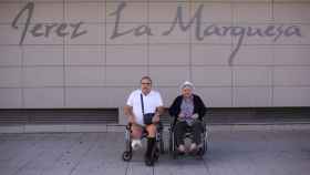 José Bernal (izquierda) y Francisco Escorza, dos residentes de Suite La Marquesa que denuncian pasar hambre, falta de higiene y otras deficiencias.