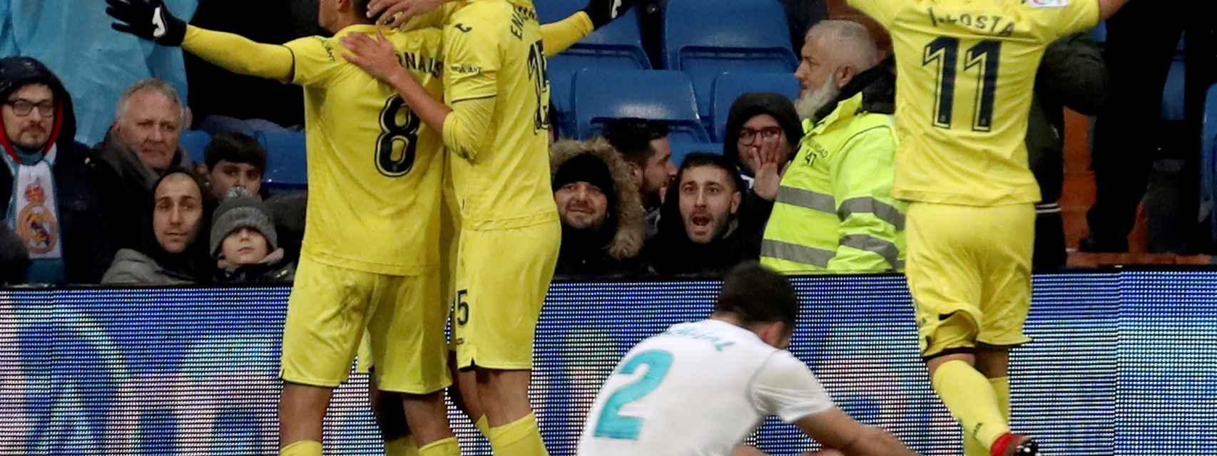 Los jugadores del Villarreal celebran el gol en el Bernabéu.