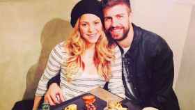 Shakira y Gerard Piqué en su hamburguesería.