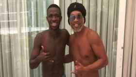 Vinicius y Ronaldinho. Foto: Instagram (viniciusjr_00)