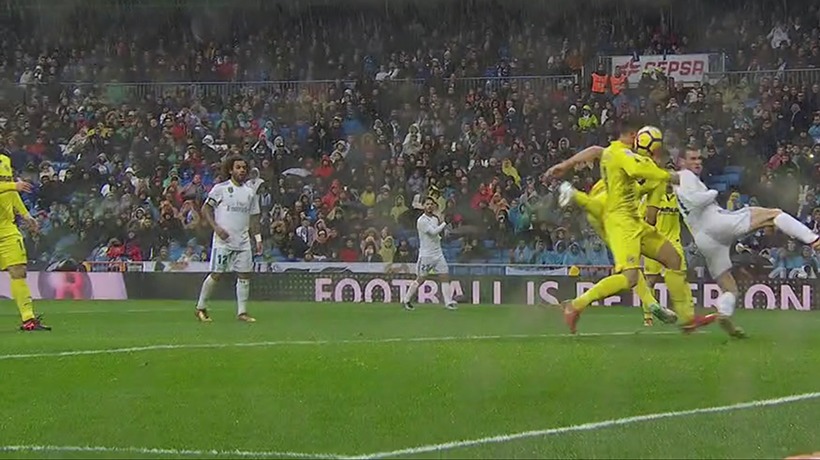 El Real Madrid pidió penalti por mano de Álvaro González