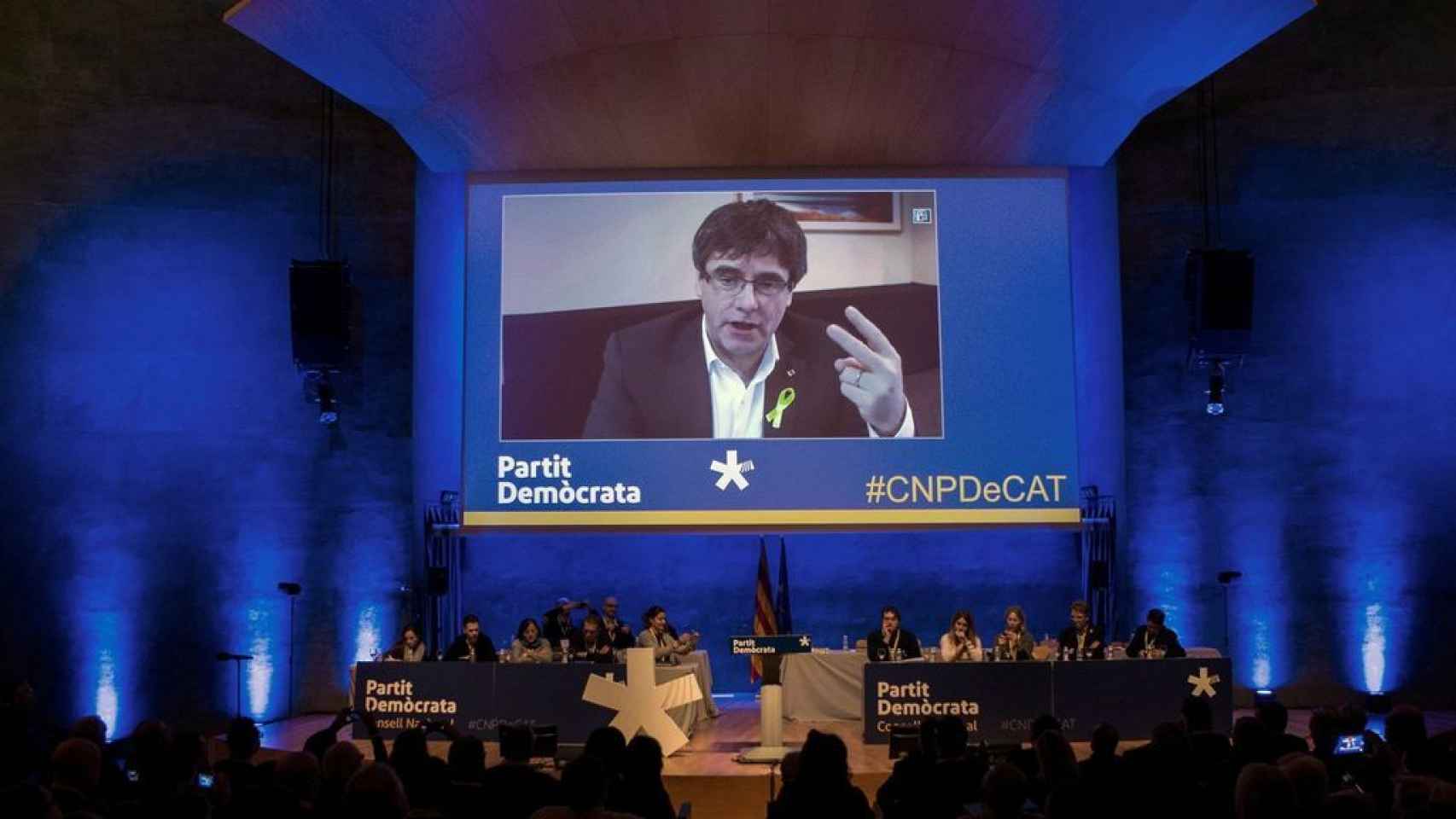 El expresident Carles Puigdemont, en plasma durante el consejo nacional del PdeCAT.