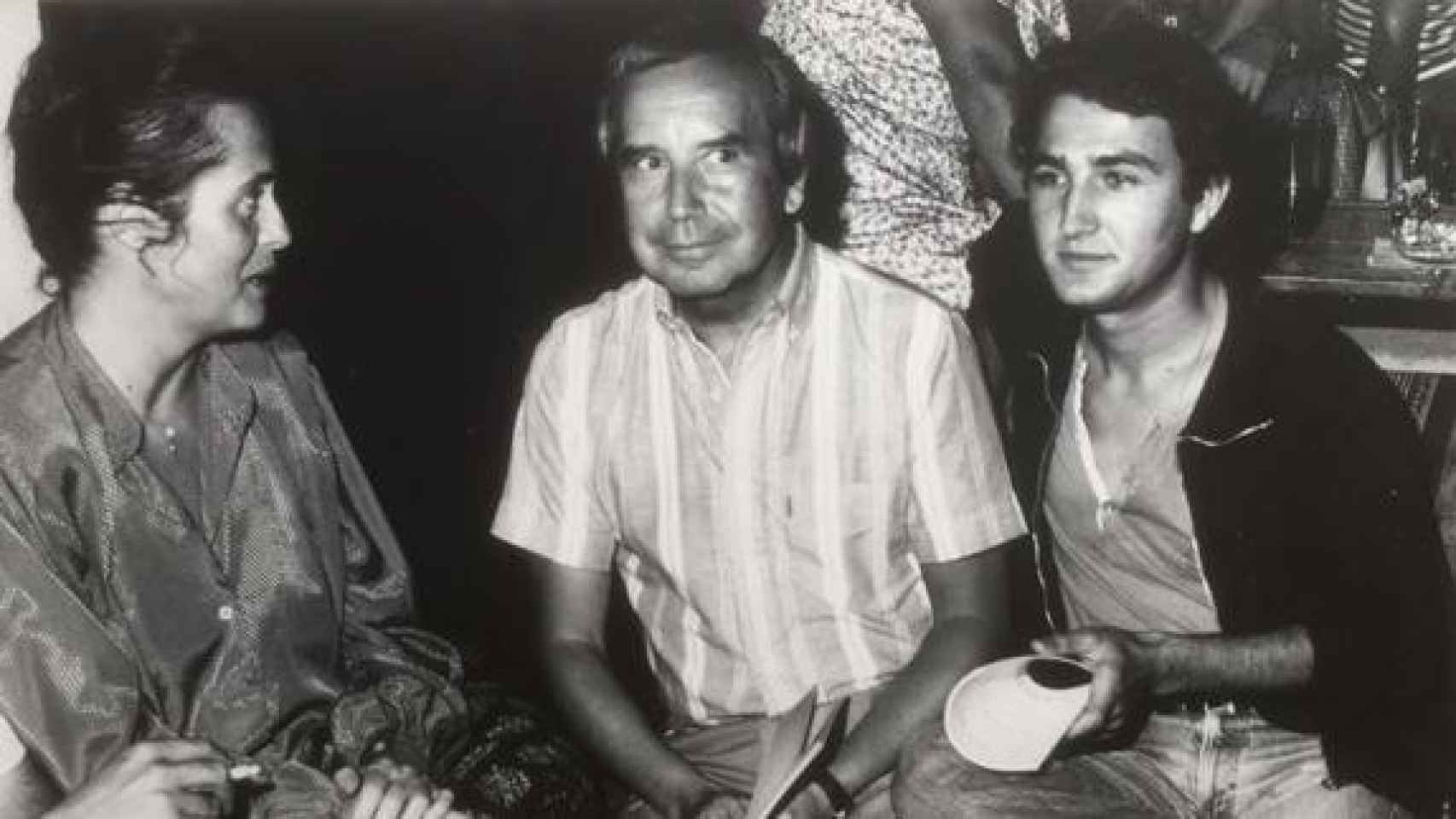 María Victoria Atencia, Pablo García Baena y Salvador López Becerra, en los años 80 .