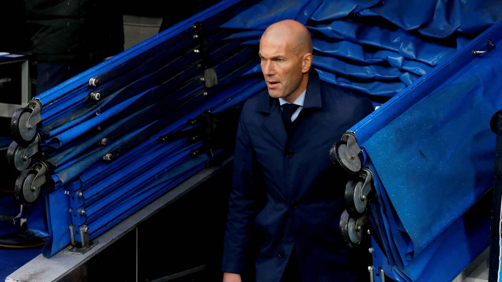 Zidane sale del vestuario en el duelo ante el Villarreal.