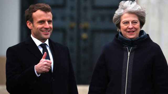 Emmanuel Macron y Theresa May en su visita a la academia militar de Sandhurst