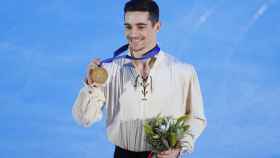 Javier Fernández con la medalla de oro.