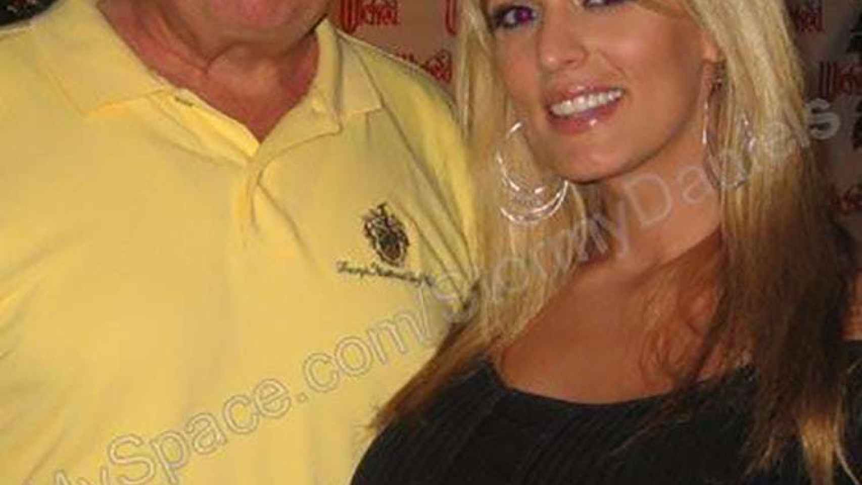 Trump, el nieto del dueño del burdel, azotado por una porno star en su aniversario imagen
