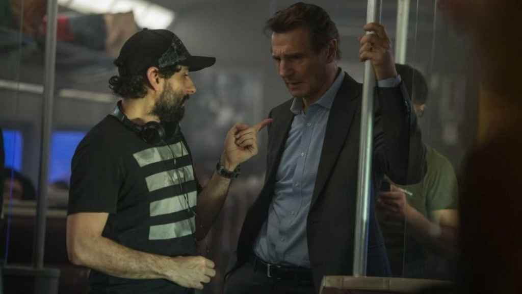 Jaume Collet-Serra dando instrucciones a Liam Neeson.