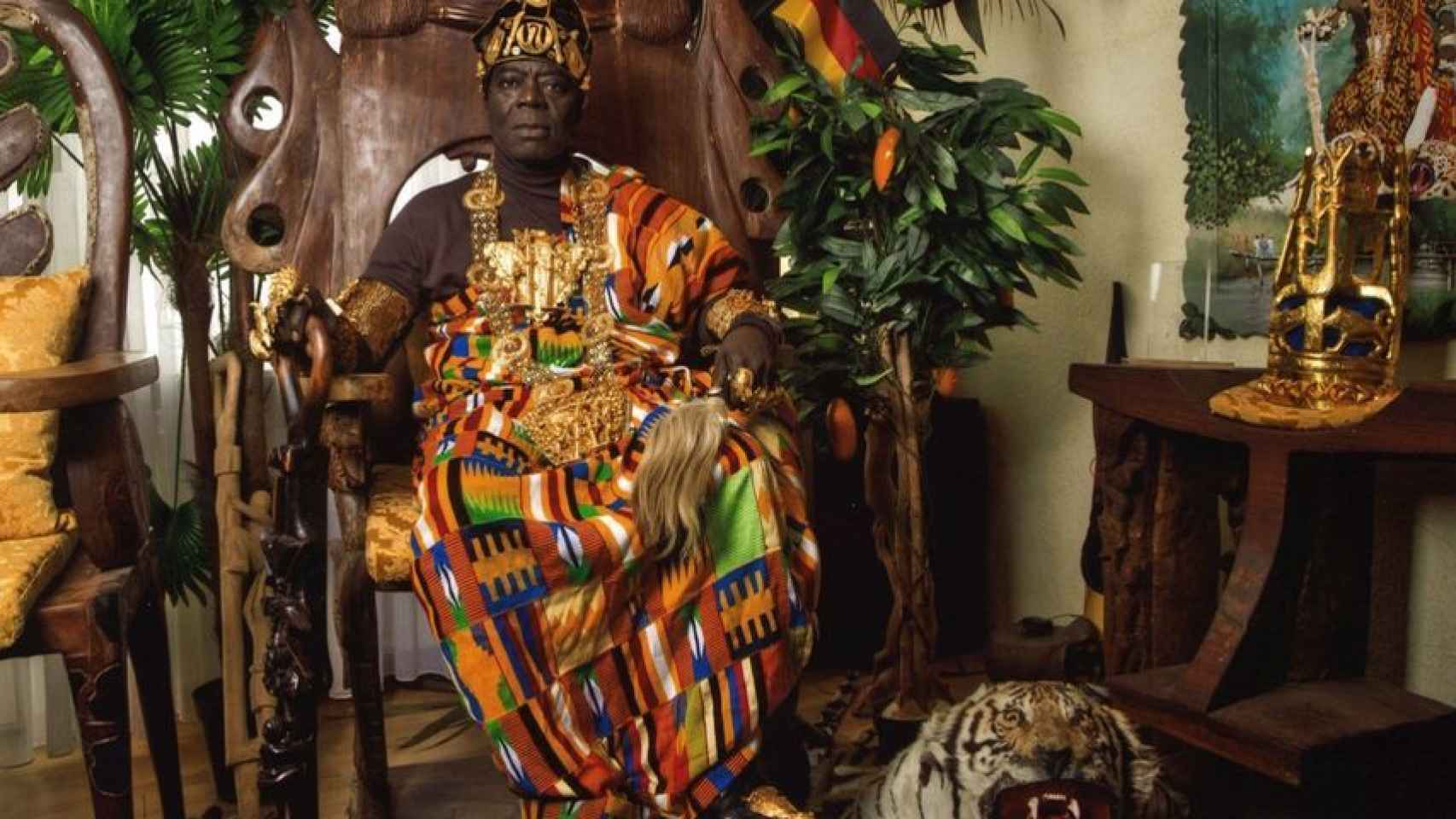 Cephas Bensah, del pueblo Ewe de Ghana, tiene 380.000 súbditos