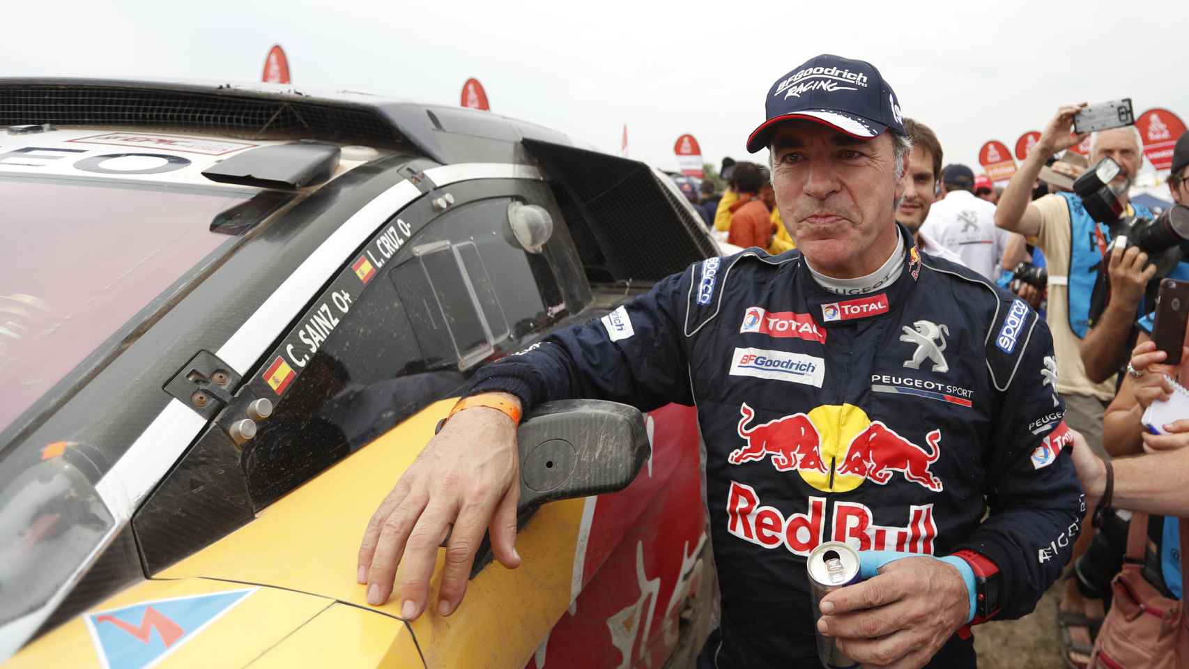 Carlos Sainz nada más conquistar su segundo Dakar.