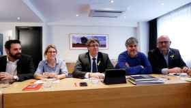 Puigdemont, en una reunión con miembros de JuntsxCat.