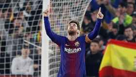 Leo Messi celebra uno de sus goles al Betis.