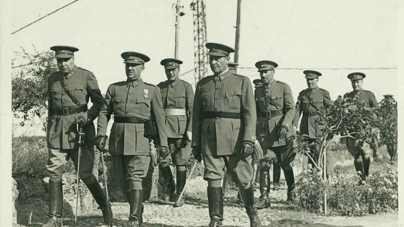 Franco en el centro, junto a Balmes (derecha) en una foto de mayo de 1936.