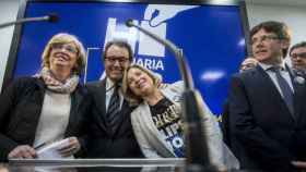 Artur Mas con Joana Ortega e Irene Rigau y junto a Puigdemont tras la sentencia del TSJC./