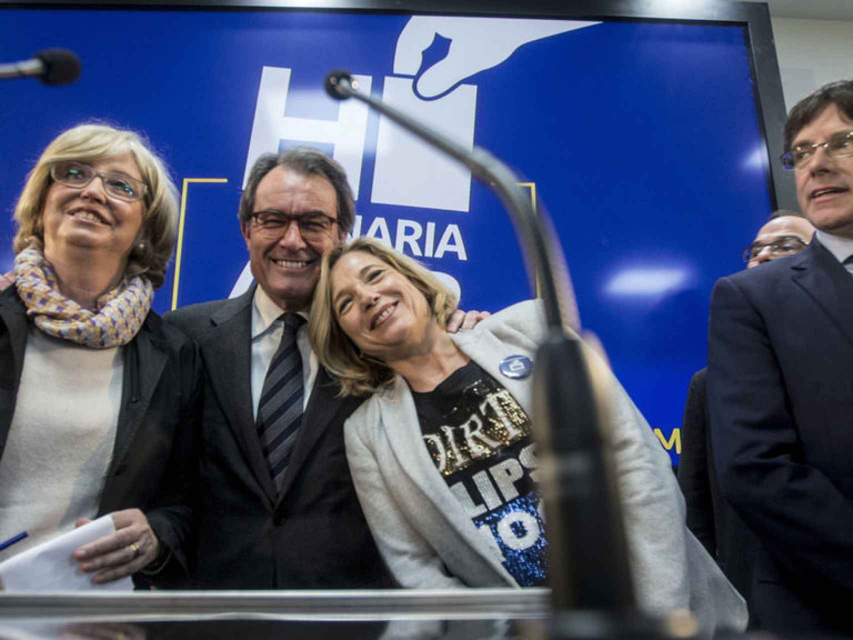 Artur Mas con Joana Ortega e Irene Rigau y junto a Puigdemont tras la sentencia del TSJC./