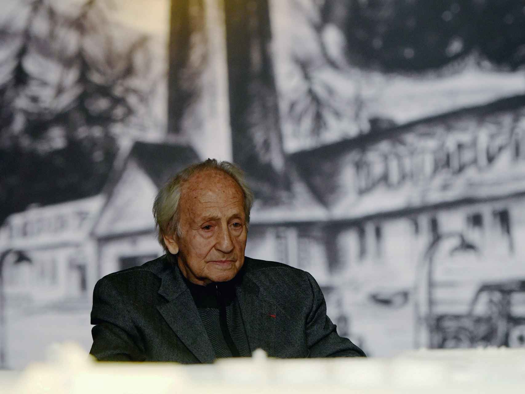 Noah Klieger, periodista israelí superviviente del Holocausto en la exposición en Madrid. EFE.