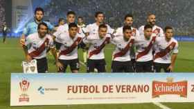 El once de River Plate posando. Foto: Twitter (@CARPOficial).
