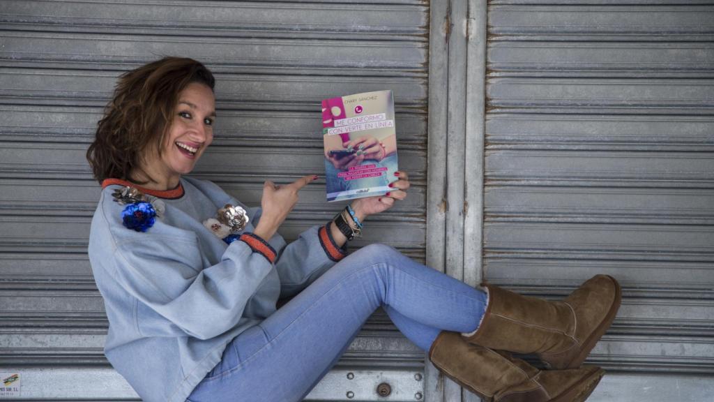 Chary Sánchez, autora del libro ‘Me conformo con verte en línea’ (Culbuks, 2016).