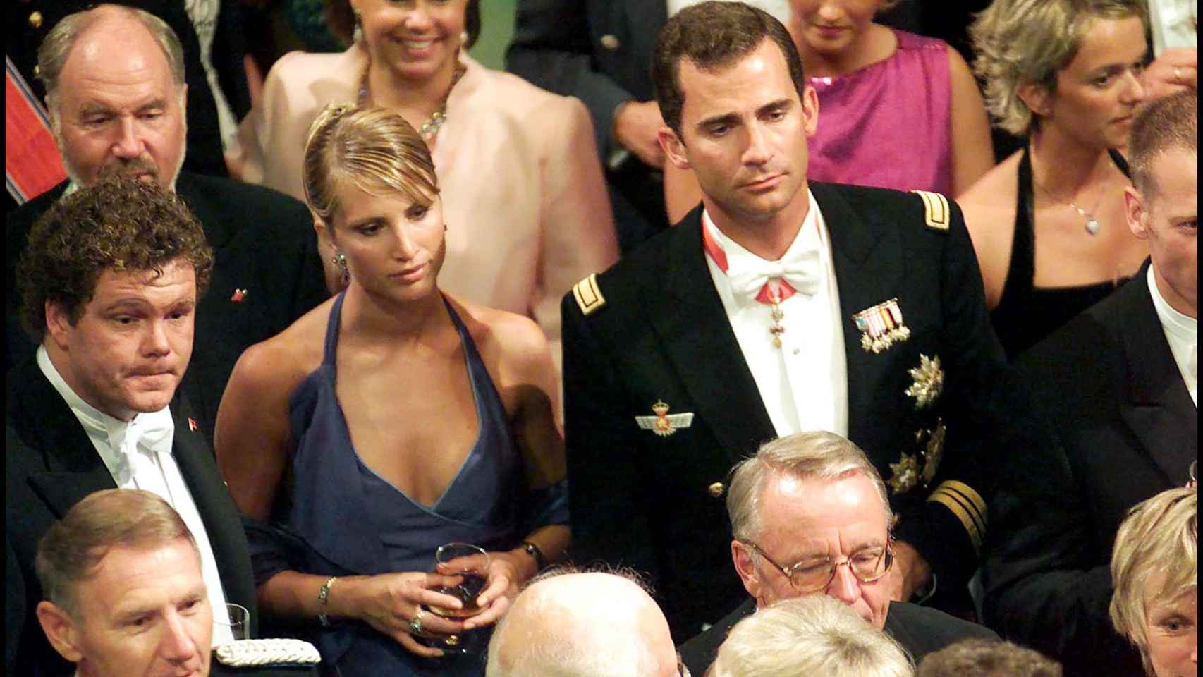 Eva Sannum y el príncipe Felipe en la boda de Haakon de Noruega y Mette Marit.