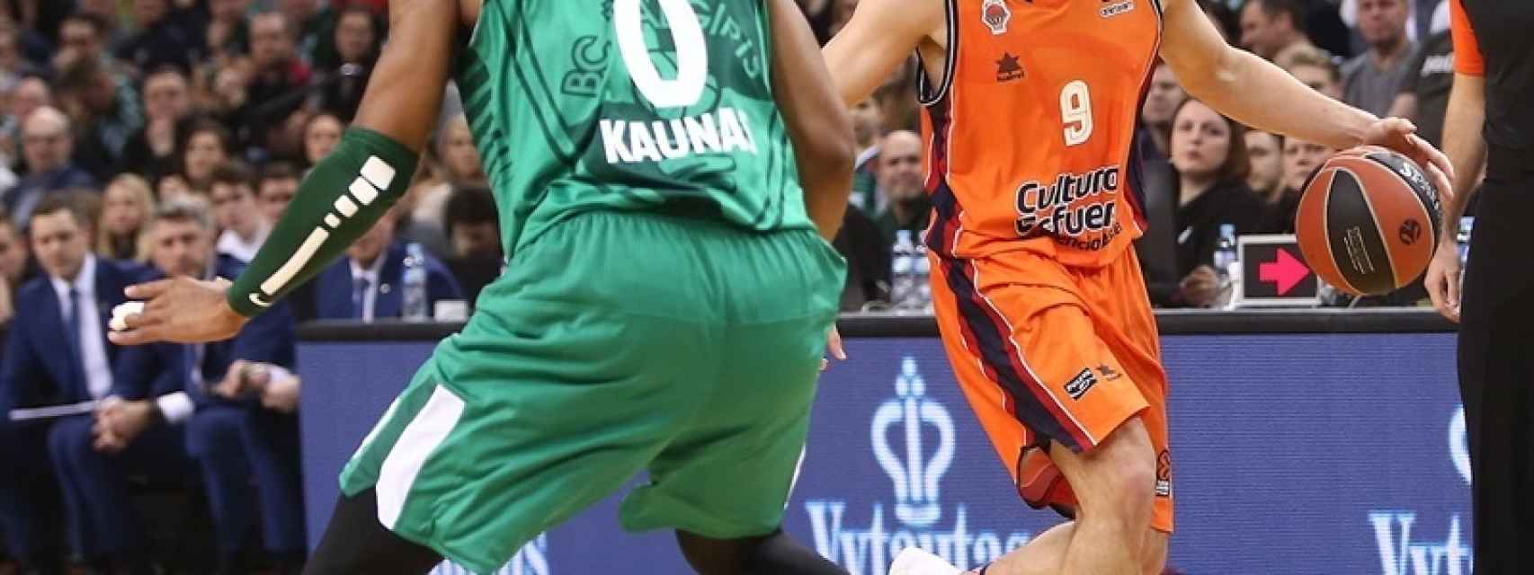 Sam Van Rossom en el último partido europeo del Valencia Basket.