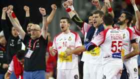 Jordi Ribera y sus jugadores celebran la victoria.