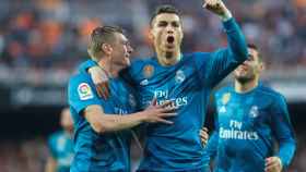 Cristiano y Kroos celebran un gol del Real Madrid.