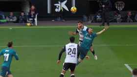 Penalti de Montoya a Benzema