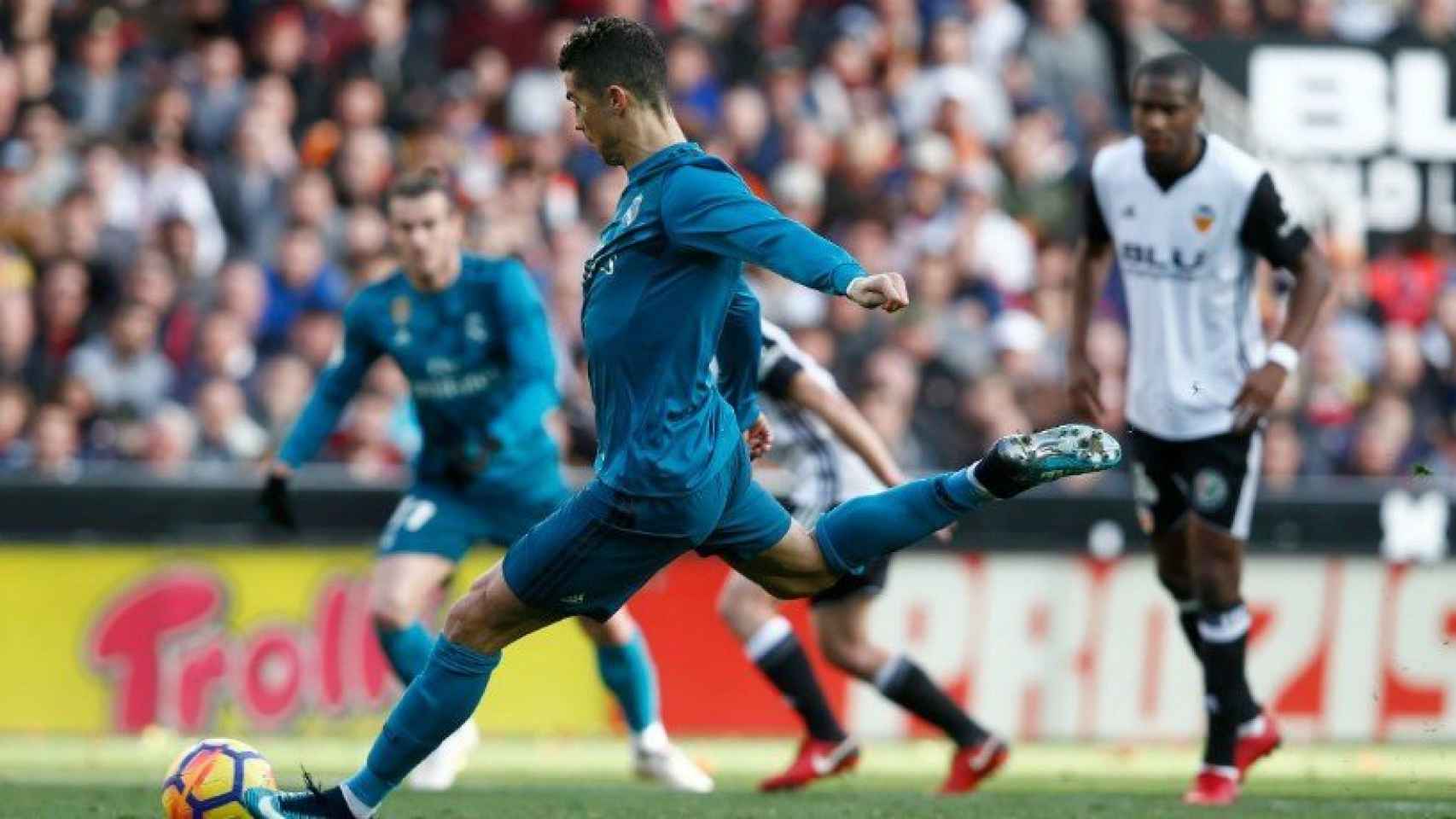 Cristiano marca de penalti contra el Valencia
