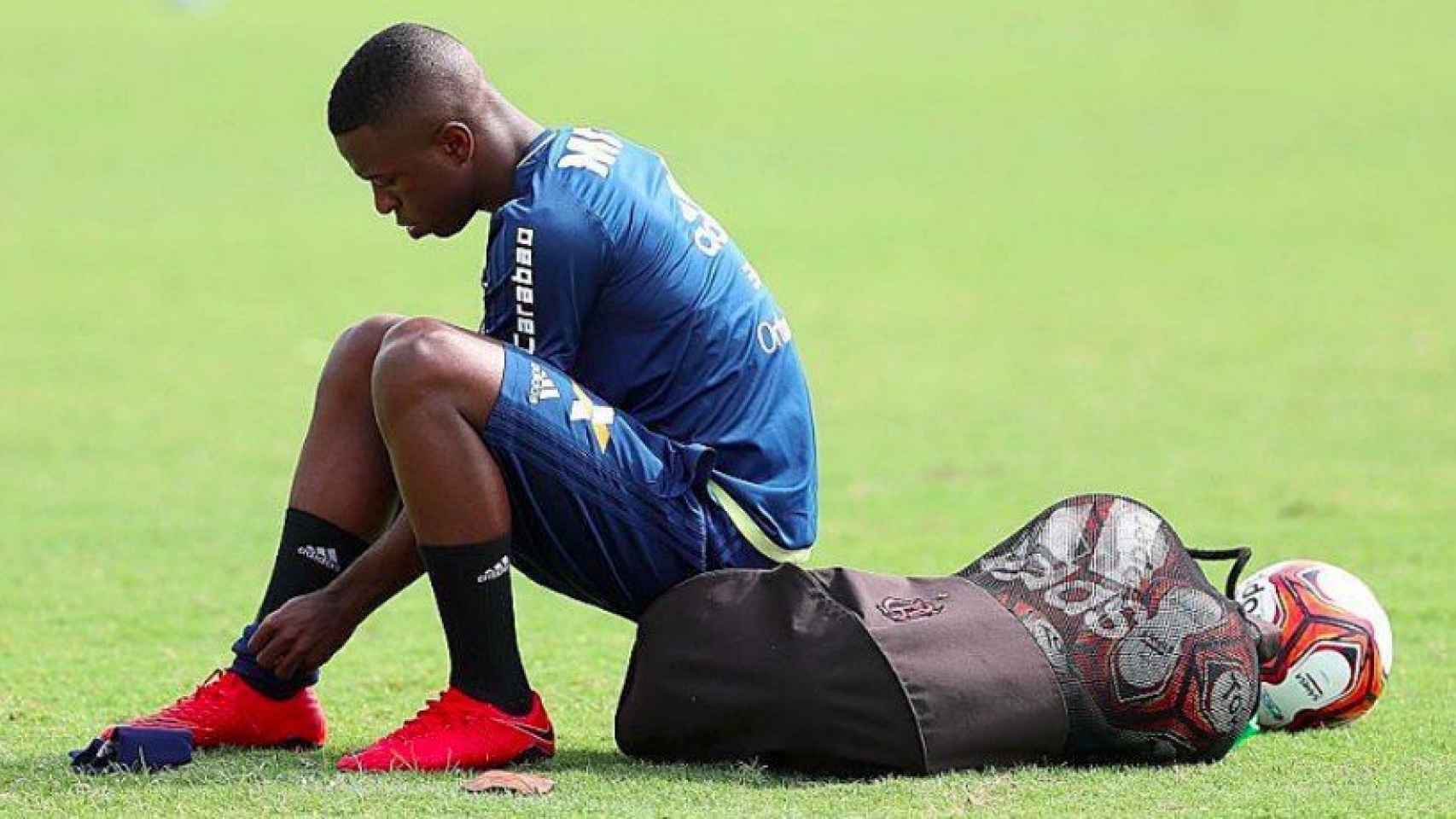 Vinicius entrena con el Flamengo. Foto Instagram (@viniciusjr_00)