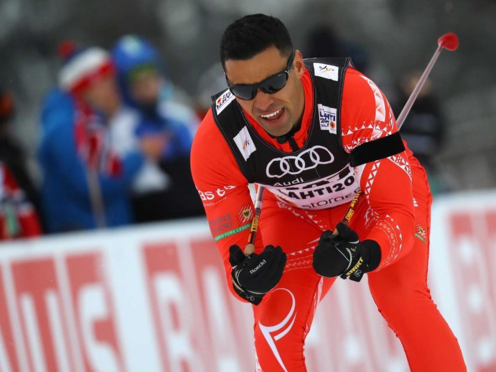 Pita Taufatofua durante su primera prueba de la Copa del Mundo de esquí de fondo en Lahti.