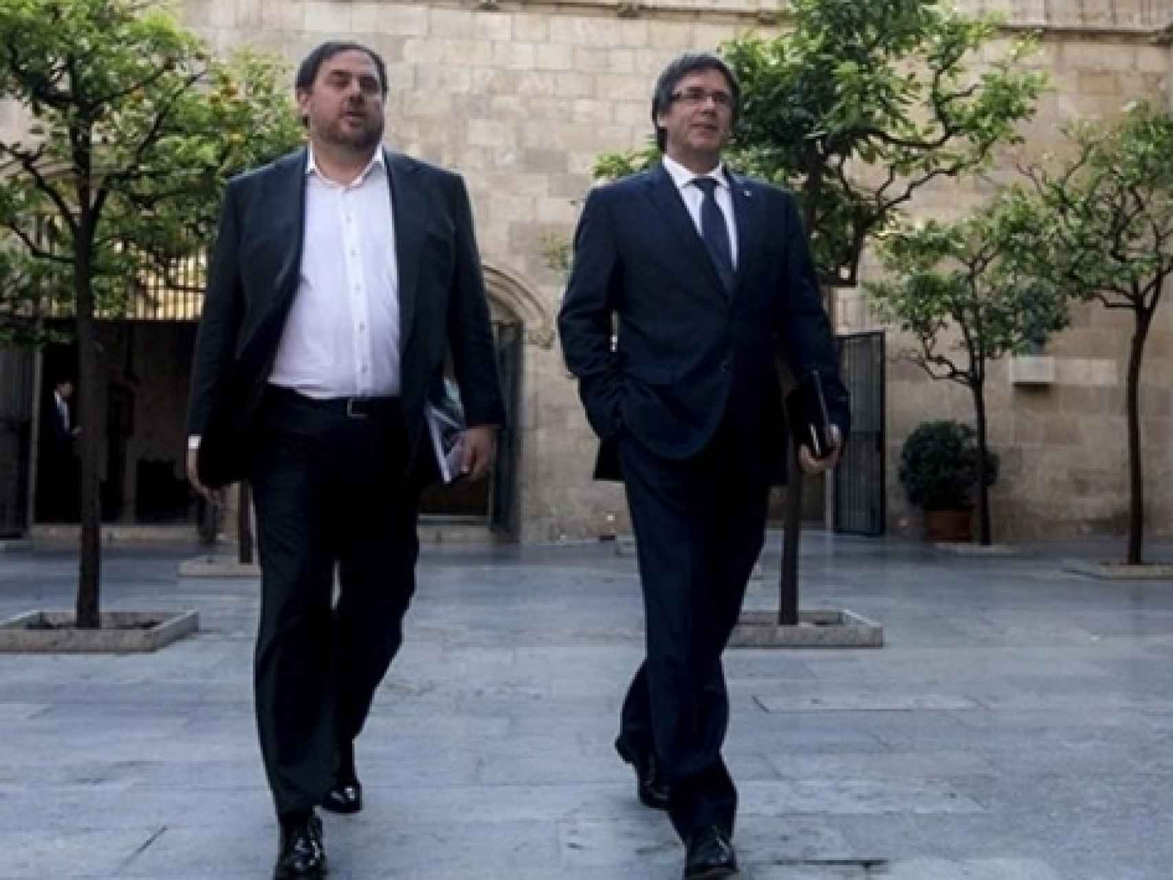 Oriol Junqueras y Carles Puigdemont acudiendo a un consejo de Gobierno.