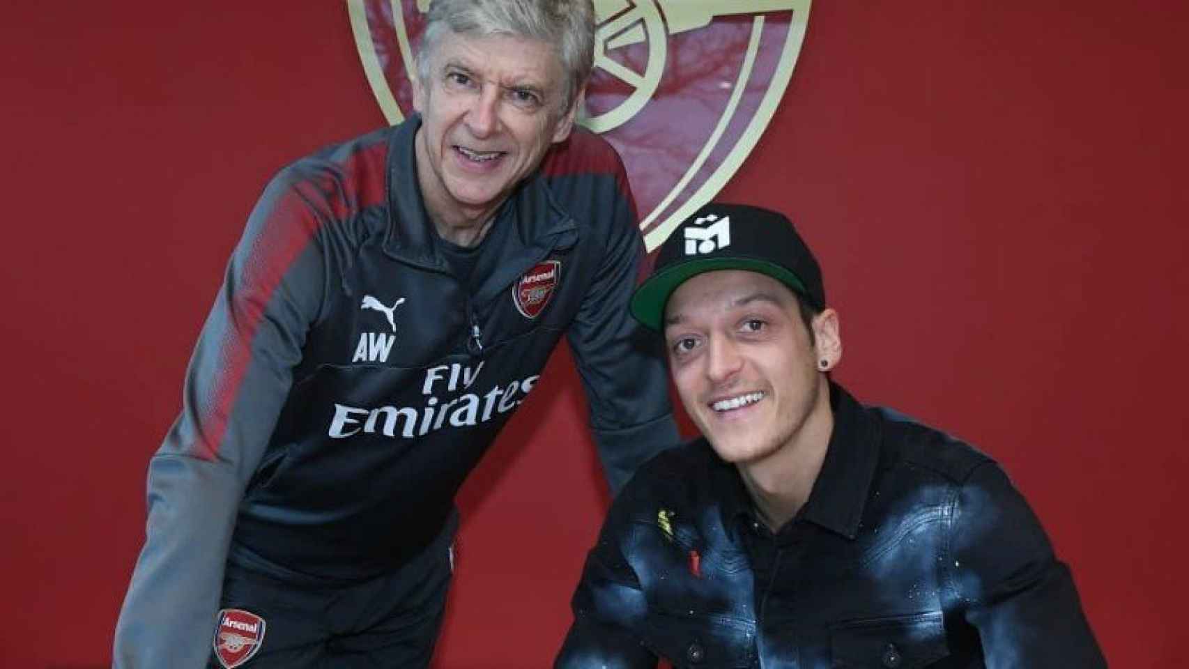 Özil renueva con el Arsenal. Foto. Instagram (@m_10official)