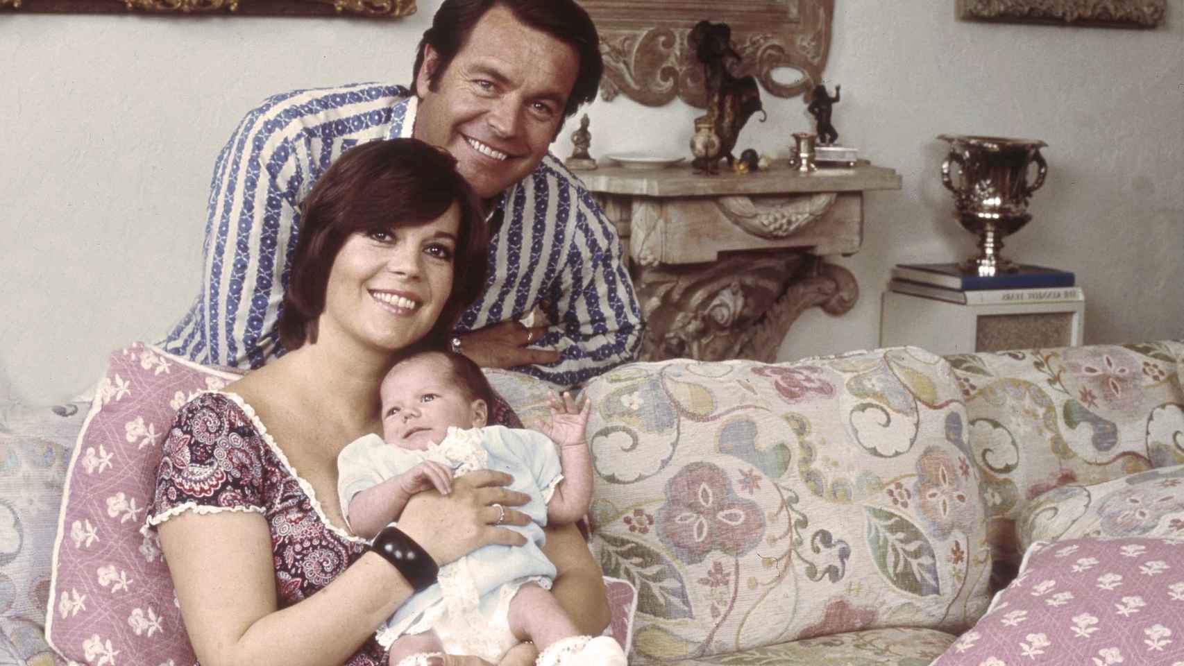 Robert Wgner y Natalie Wood, con su  hija Courtney, en 1974.