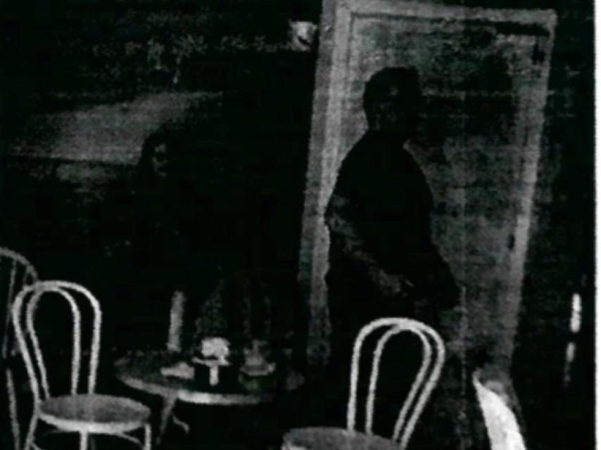 En sus pesquisas, la Guardia Civil sigue a Salva y a Maje y logran confirmar sus reuniones. Una de sus pruebas, esta fotografía
