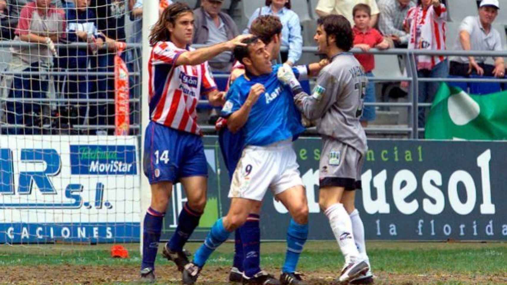 Real Oviedo - Sporting, una rivalidad de muchos años. Aquí, el último enfrentamiento entre ambos en el Tartiere (2003)