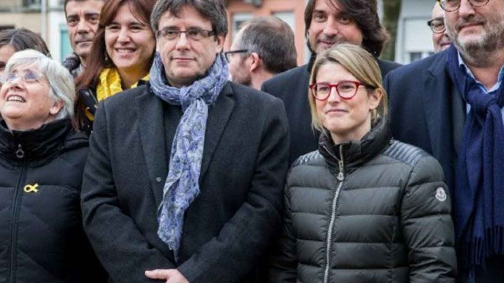 Elsa Artadi, junto a Puigdemont en una manifestación.