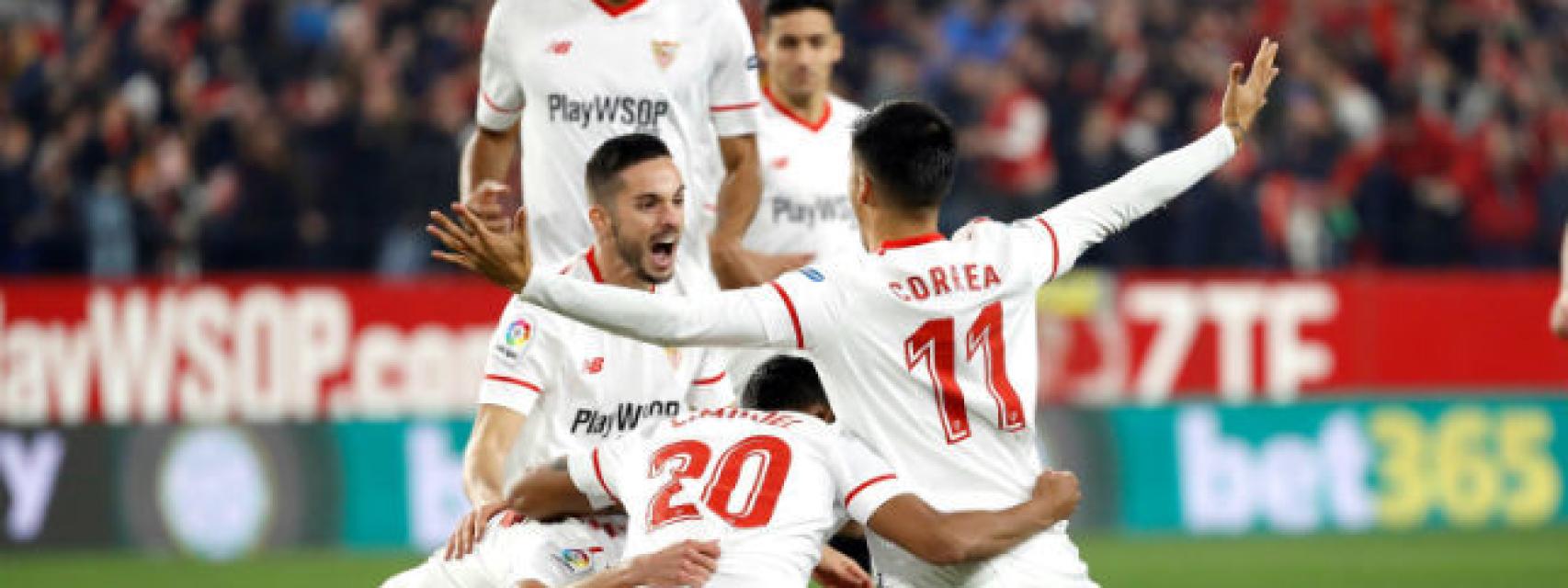 Los jugadores del Sevilla celebran el pase a semifinales de Copa.