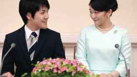 La princesa Mako de Japón junto a su prometido, Kei Komuro.