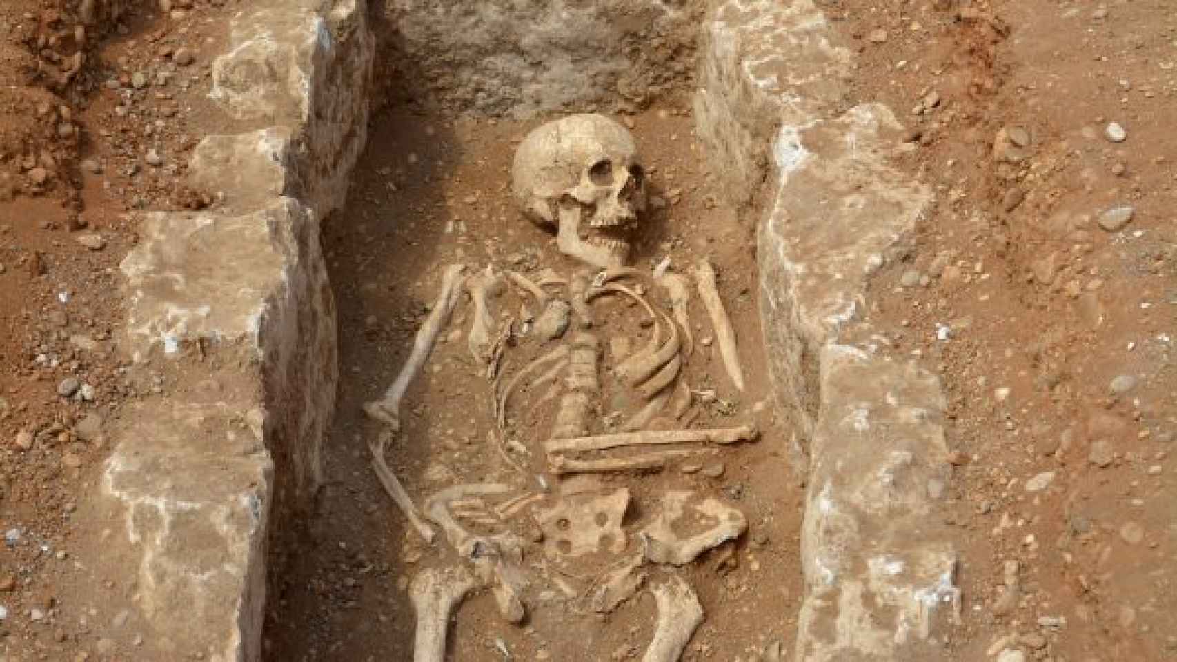 Localizan la sepultura de un adolescente islámico del siglo VIII en Barcelona. EFE.