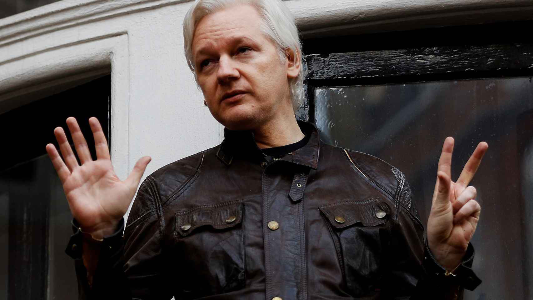 Assange en una imagen de archivo en la embajada ecuatoriana