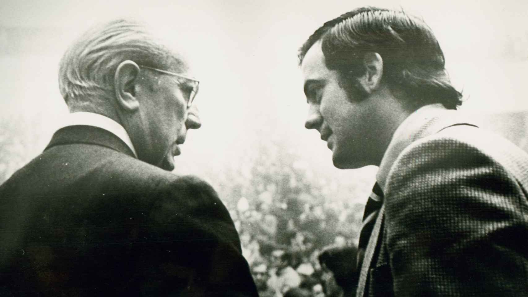 Bono y Tierno Galván, en una imagen del archivo del exministro de Defensa y expresidente del Congreso.