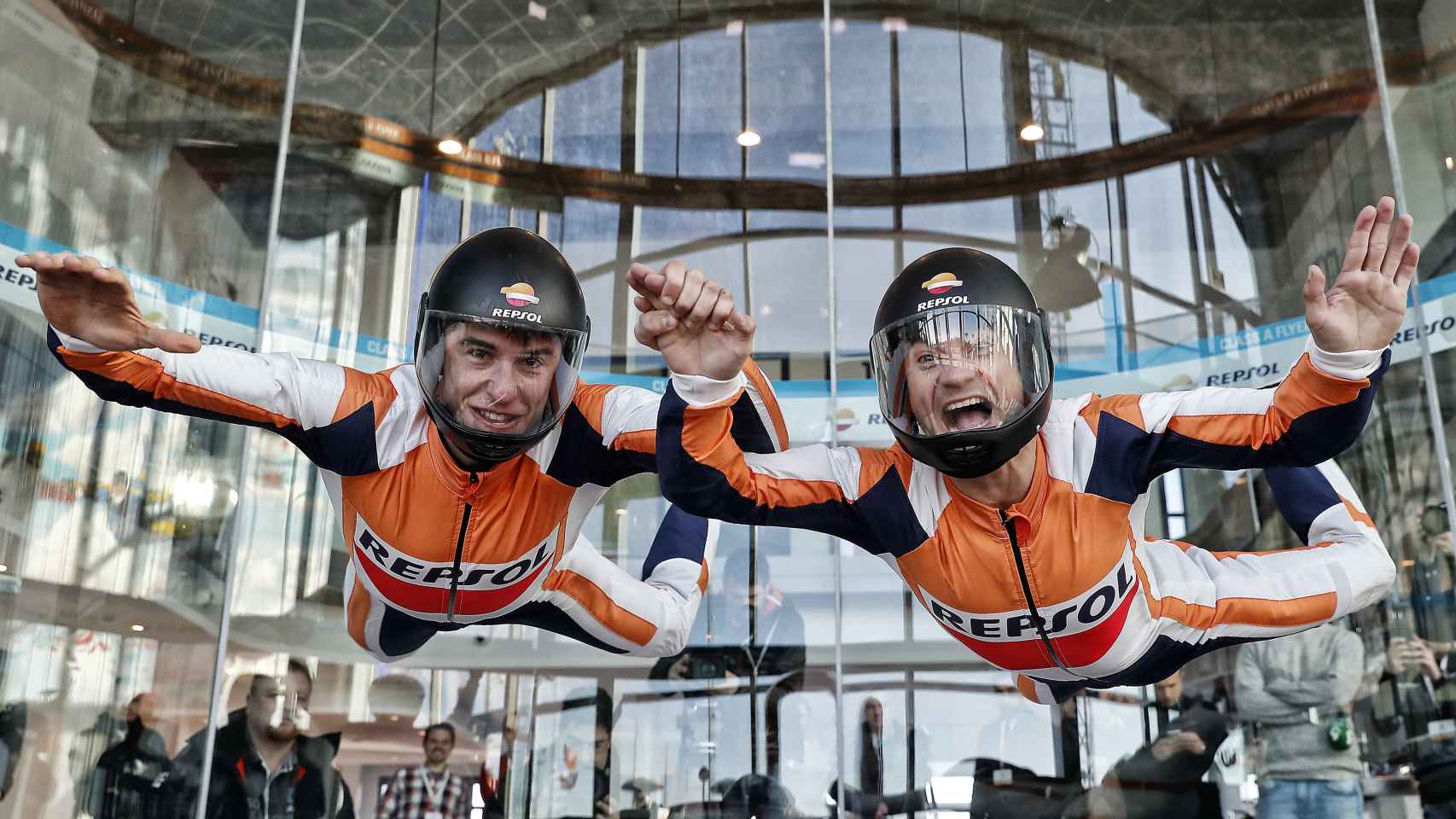 Márquez y Pedrosa vuelan en el túnel del viento vertical, en Madrid Fly.