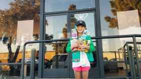 La pequeña exploradora vendió cientos de cajas de galletas en la puerta del dispensario