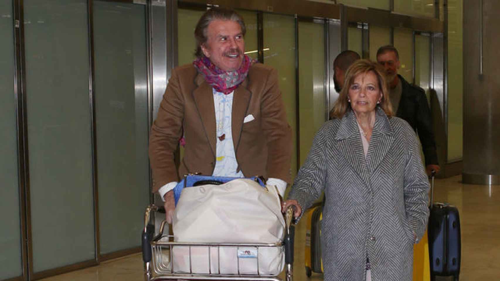 Edmundo y Teresa Campos llegando a Madrid.