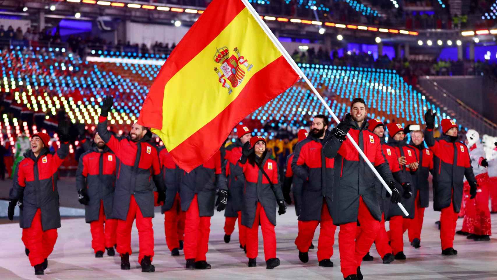 La delegación española desfila en la apertura de los Juegos de invierno.