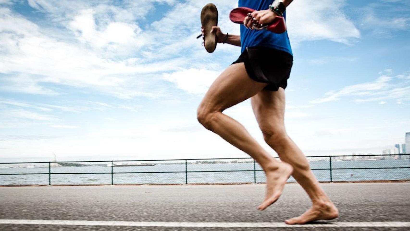 Andar o correr descalzo? Beneficios y desventajas - Fisiolution