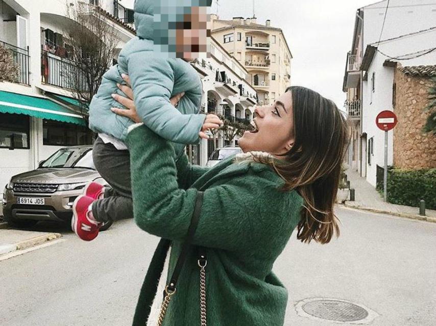 Dulceida en una imagen de su red social luciendo el abrigo.