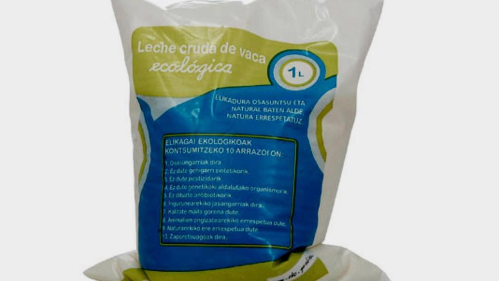 Una bolsa de leche cruda de vaca que se puede adquirir online.